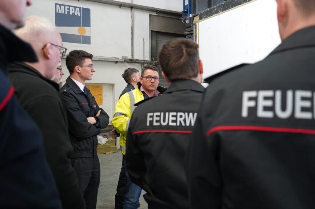 Brandversuch in der MFPA Leipzig: Holz im Feuertest 1 Holzbau Kompetenz Sachsen GmbH – DSC01507