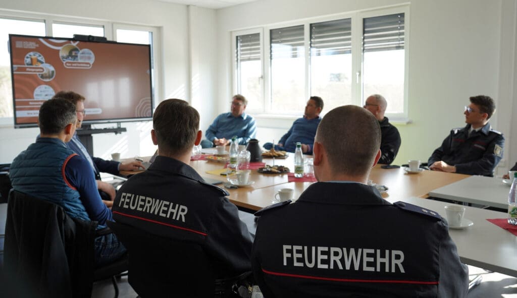 Brandversuch in der MFPA Leipzig: Holz im Feuertest 2 Holzbau Kompetenz Sachsen GmbH – HKS Vorstellung